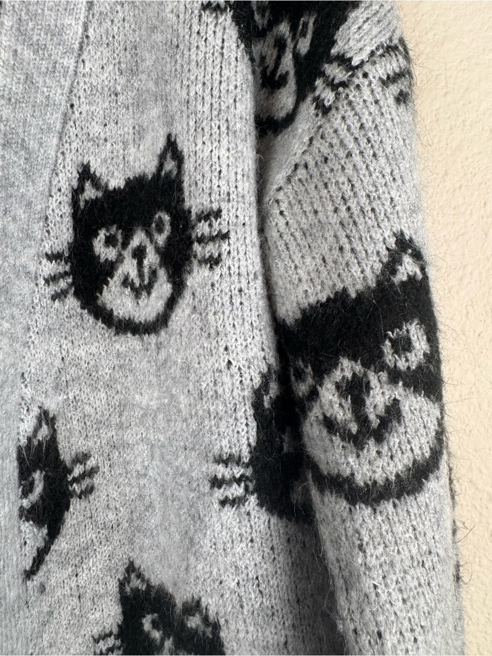 No Boundaries Womens S 3-5 Cat Print Cardigan Sweater Gray Black Open Front - Picture 3 of 8